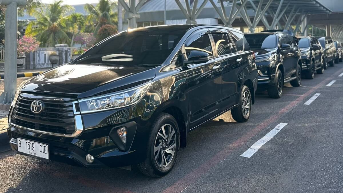 Perjalanan wisata menggunakan rental mobil Lombok