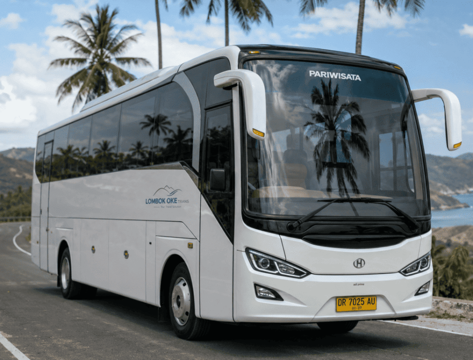 Bus pariwista untuk sewa transportasi rombongan di Lombok