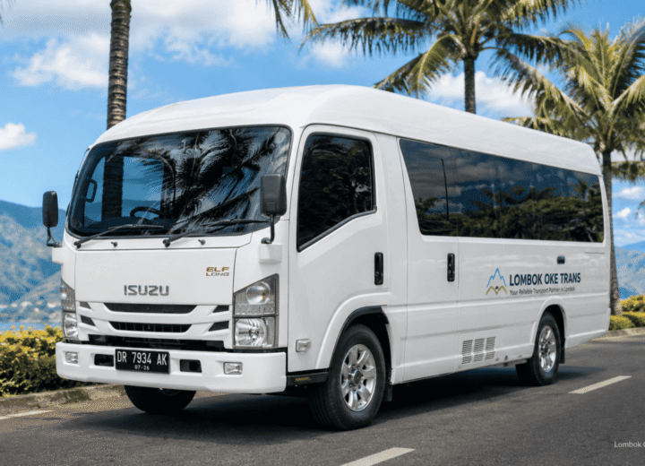 ELF 18 seat untuk sewa mobil rombongan di Lombok