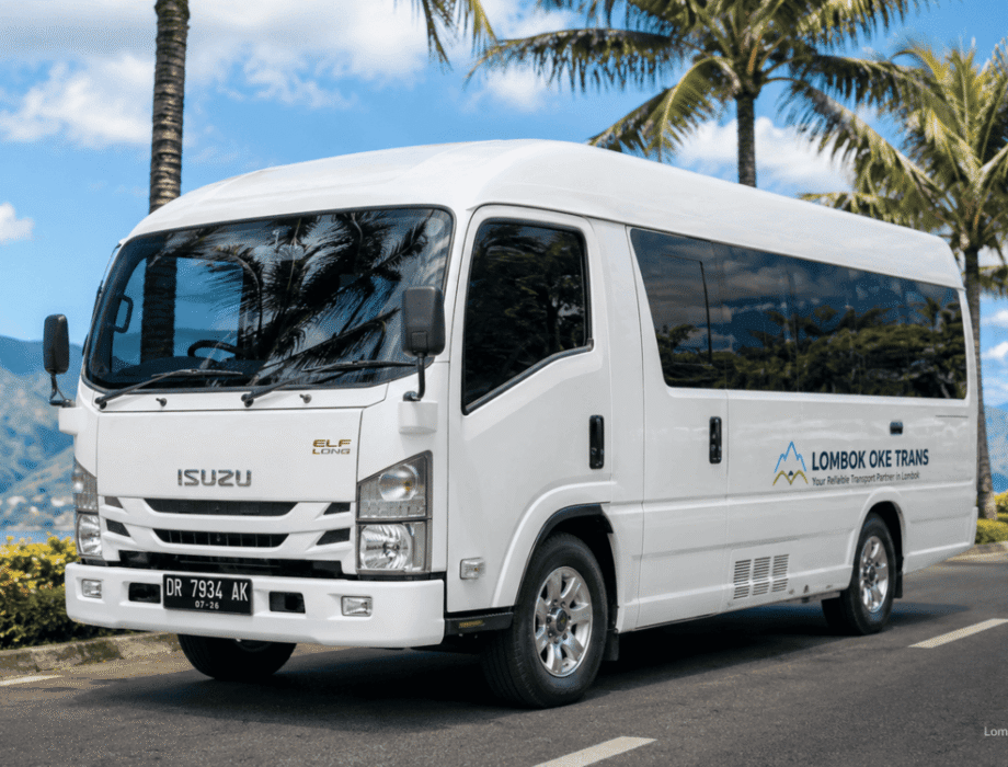 ELF 18 seat untuk sewa mobil rombongan di Lombok