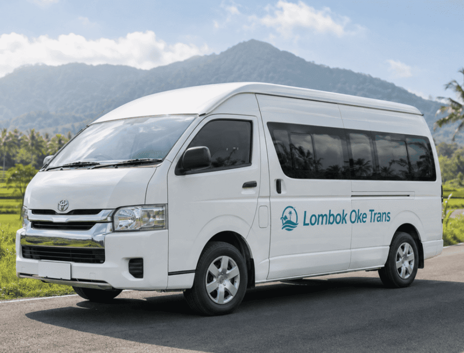 Toyota Hiace untuk sewa mobil rombongan di Lombok